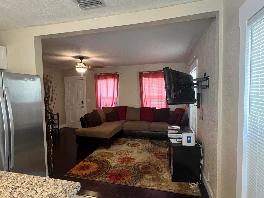 733 Green Street - Photo 3