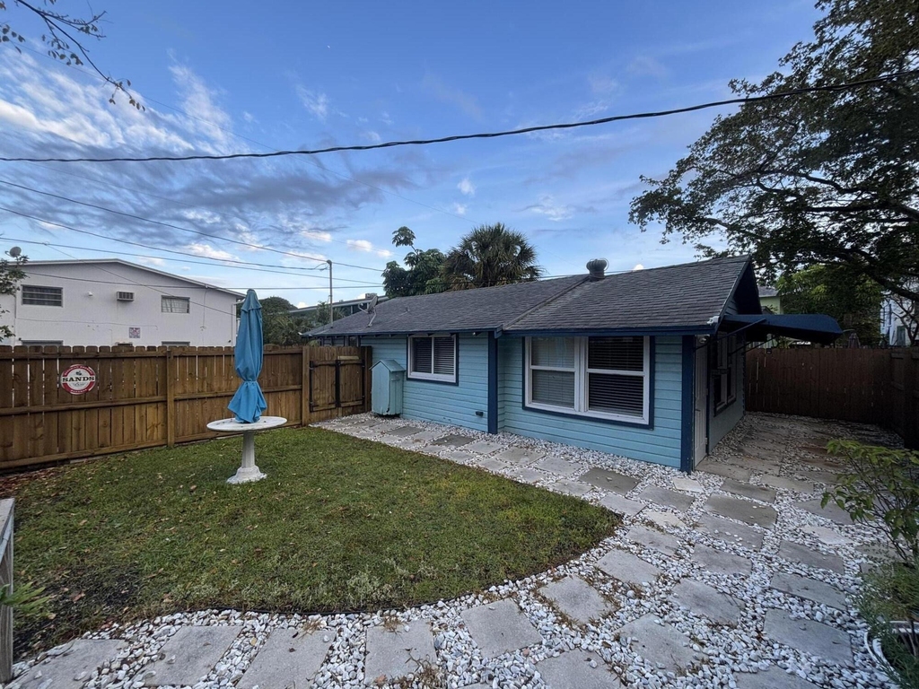 311 S K Street - Photo 0
