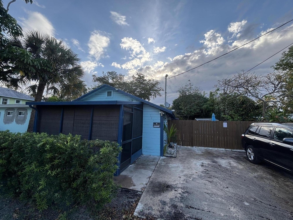 311 S K Street - Photo 2
