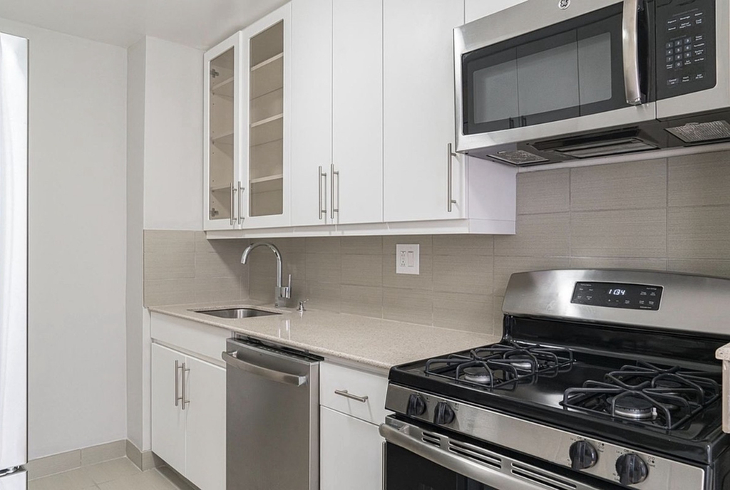 526 East 20th Street - Photo 3