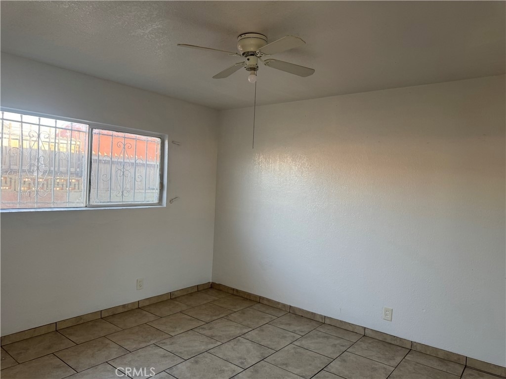 1111 W 93rd - Photo 4