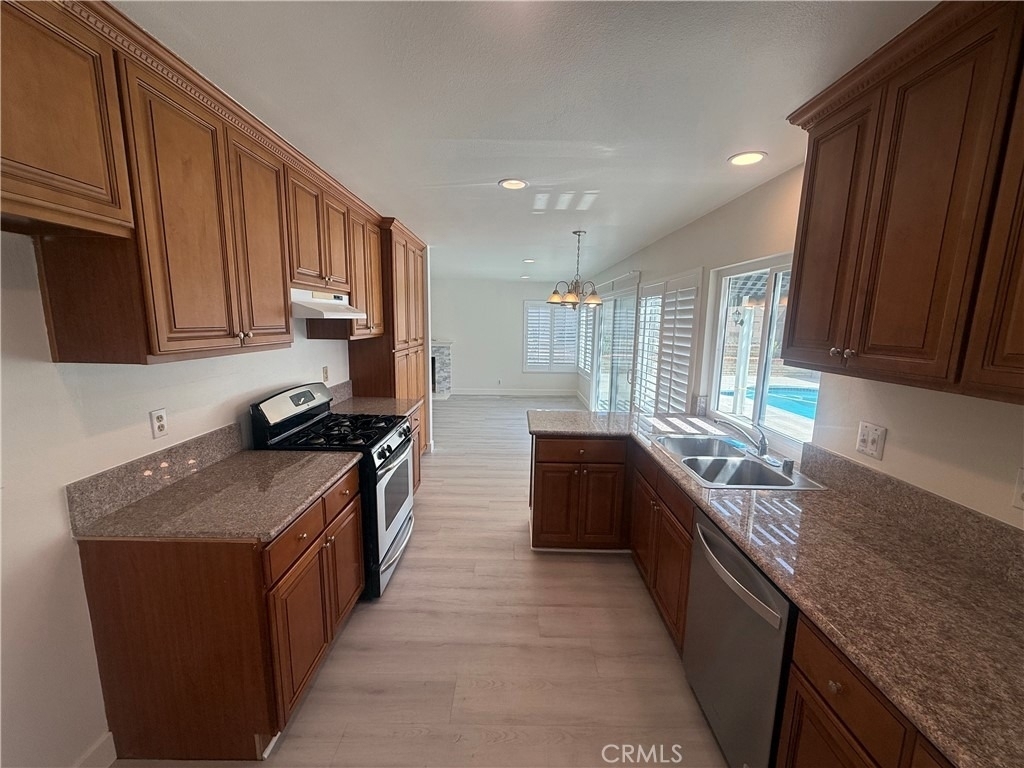 2214 Montague - Photo 17