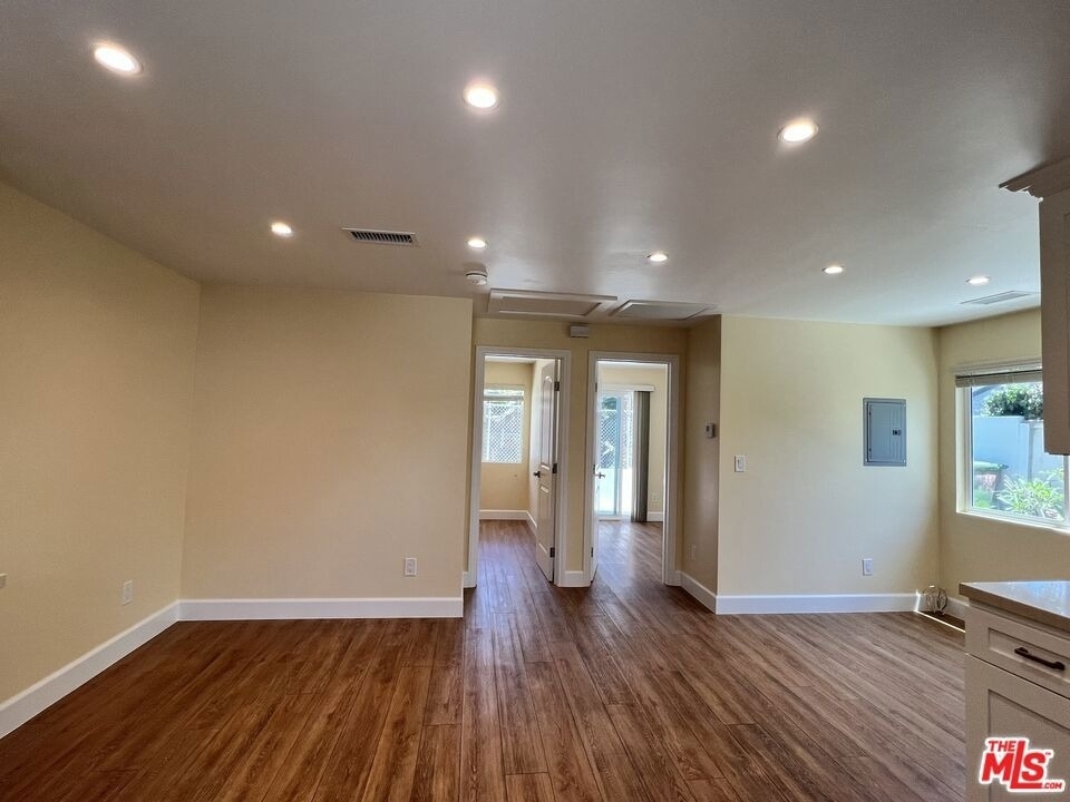 3753 W 60th Street - Photo 4