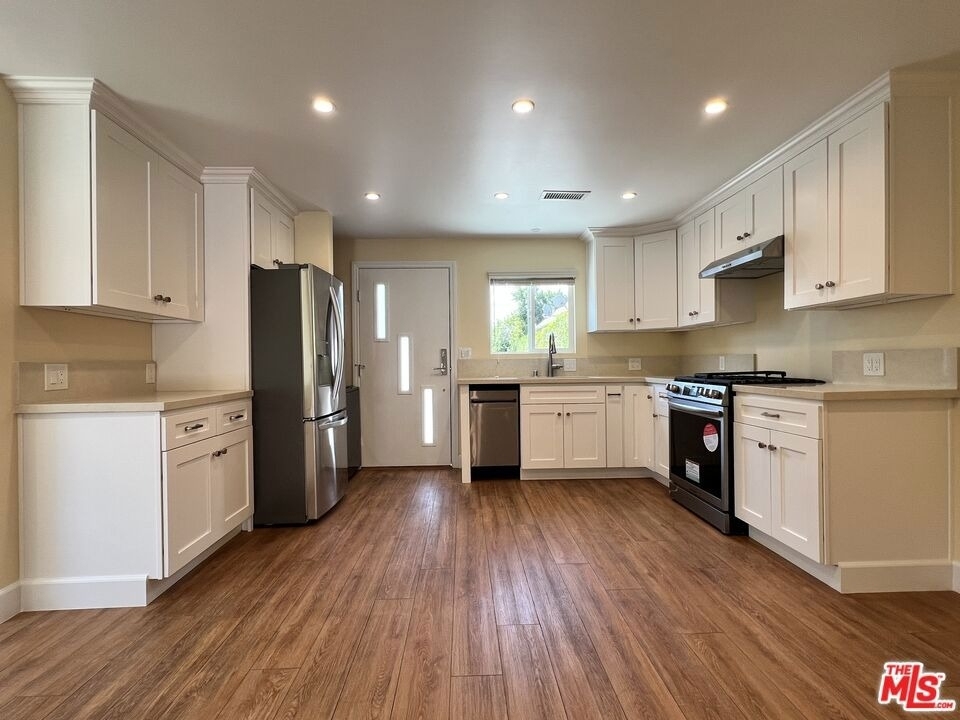 3753 W 60th Street - Photo 3