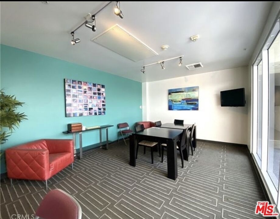 630 W 6th Street - Photo 38