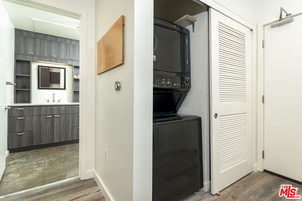 630 W 6th Street - Photo 29