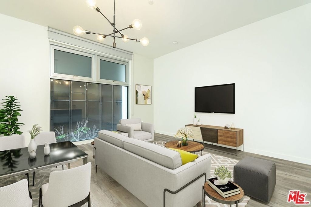 630 W 6th Street - Photo 17