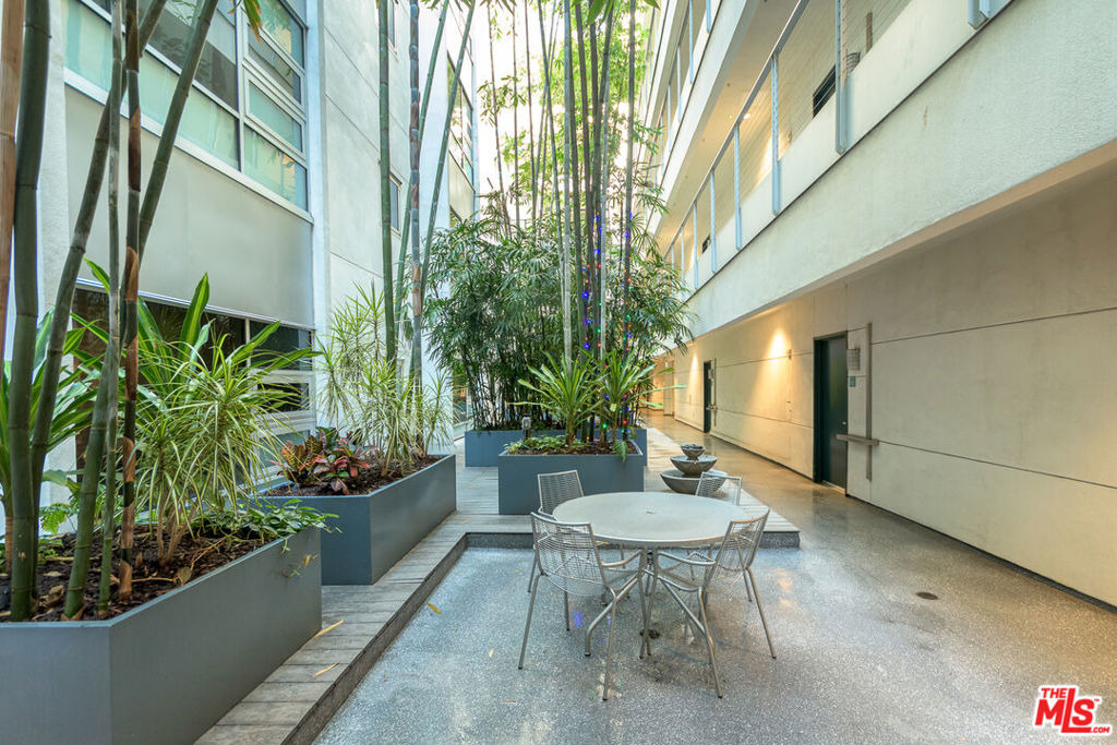 630 W 6th Street - Photo 34
