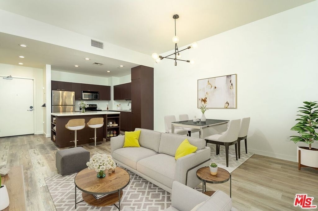 630 W 6th Street - Photo 3