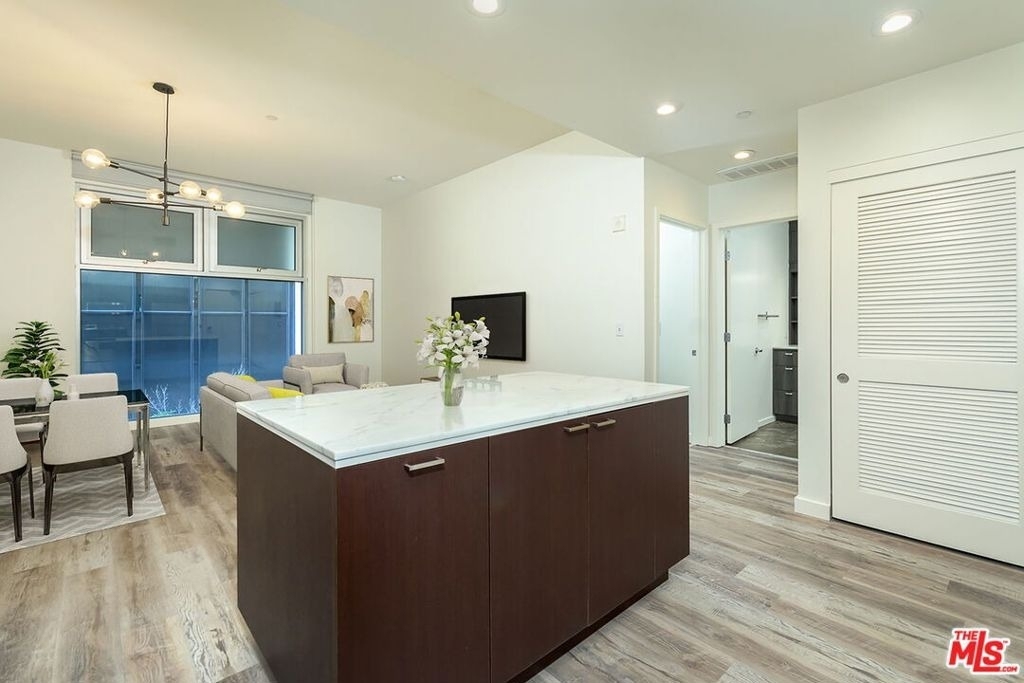630 W 6th Street - Photo 11