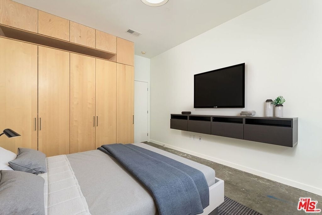 630 W 6th Street - Photo 23