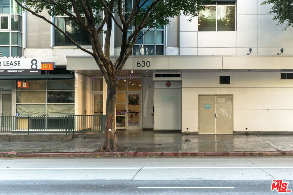 630 W 6th Street - Photo 2