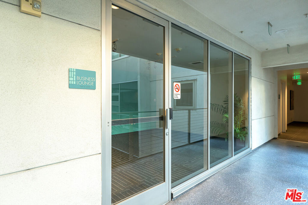 630 W 6th Street - Photo 37