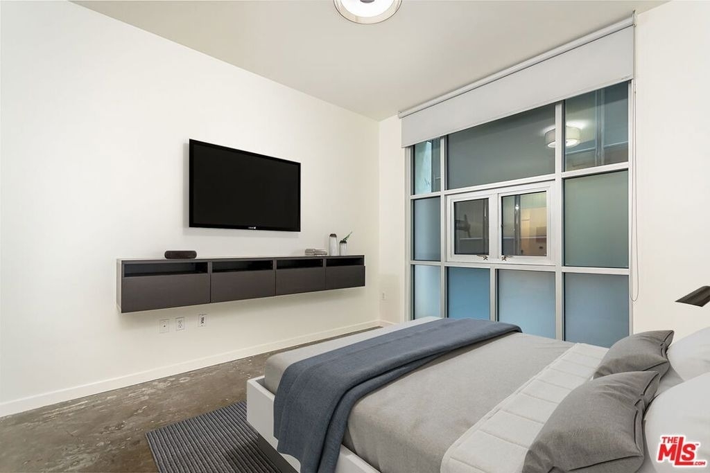 630 W 6th Street - Photo 21