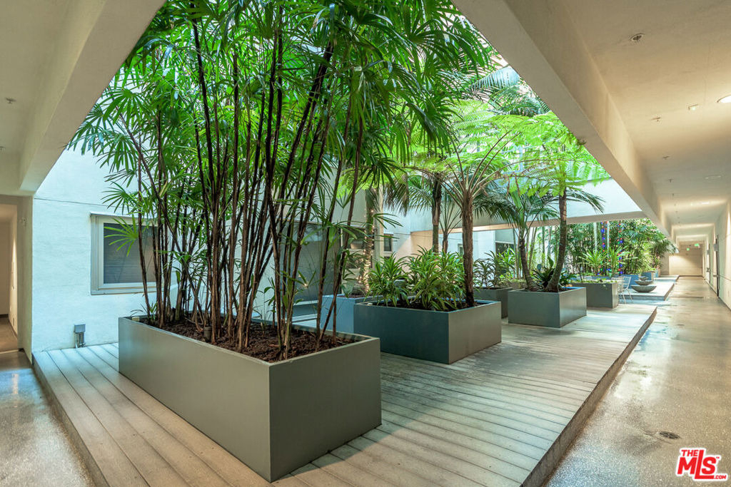 630 W 6th Street - Photo 33