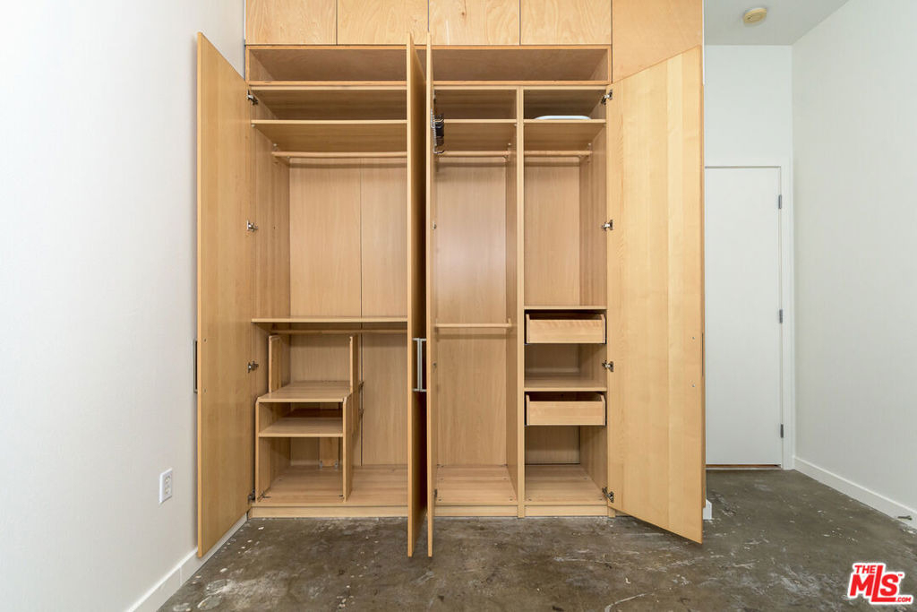 630 W 6th Street - Photo 27
