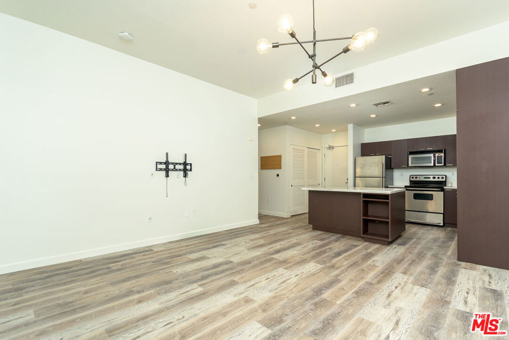 630 W 6th Street - Photo 16