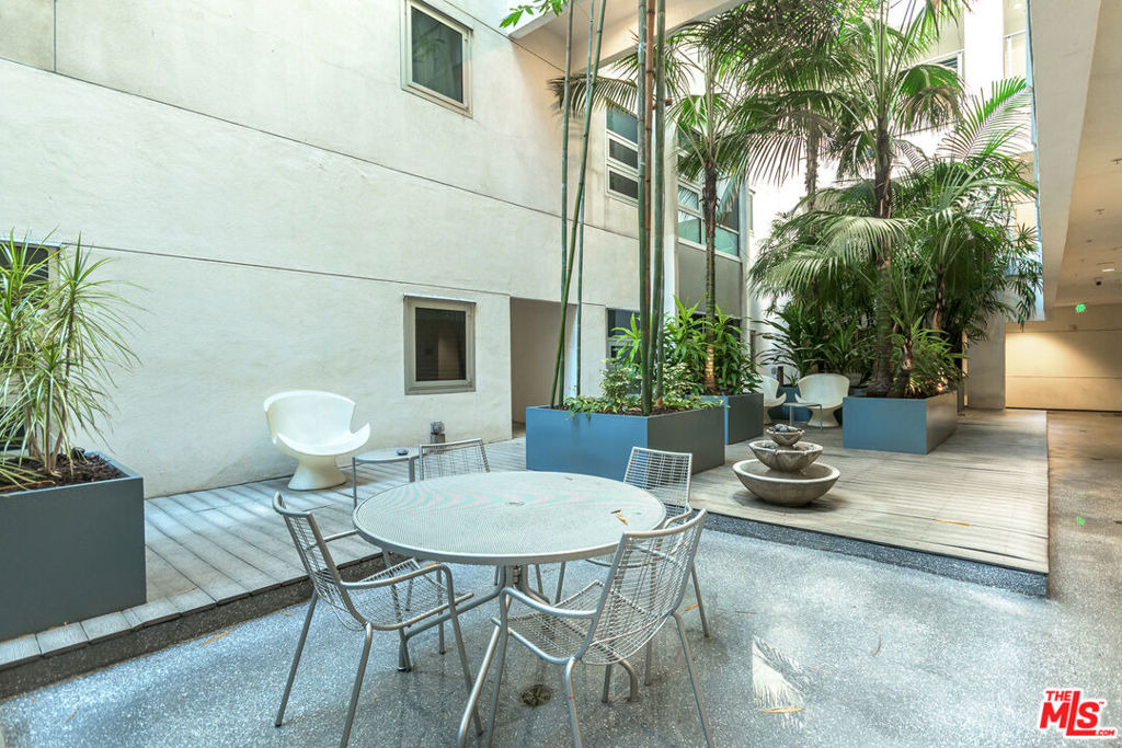630 W 6th Street - Photo 35