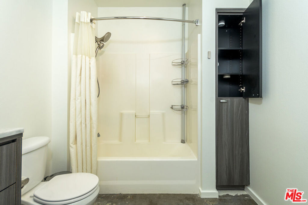 630 W 6th Street - Photo 31