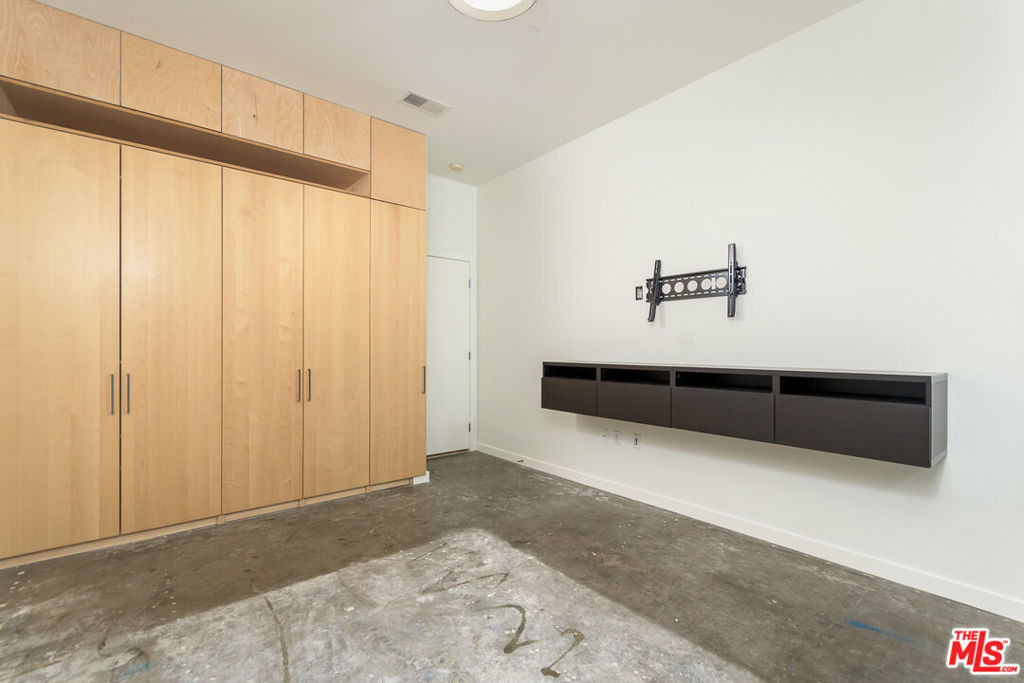 630 W 6th Street - Photo 24