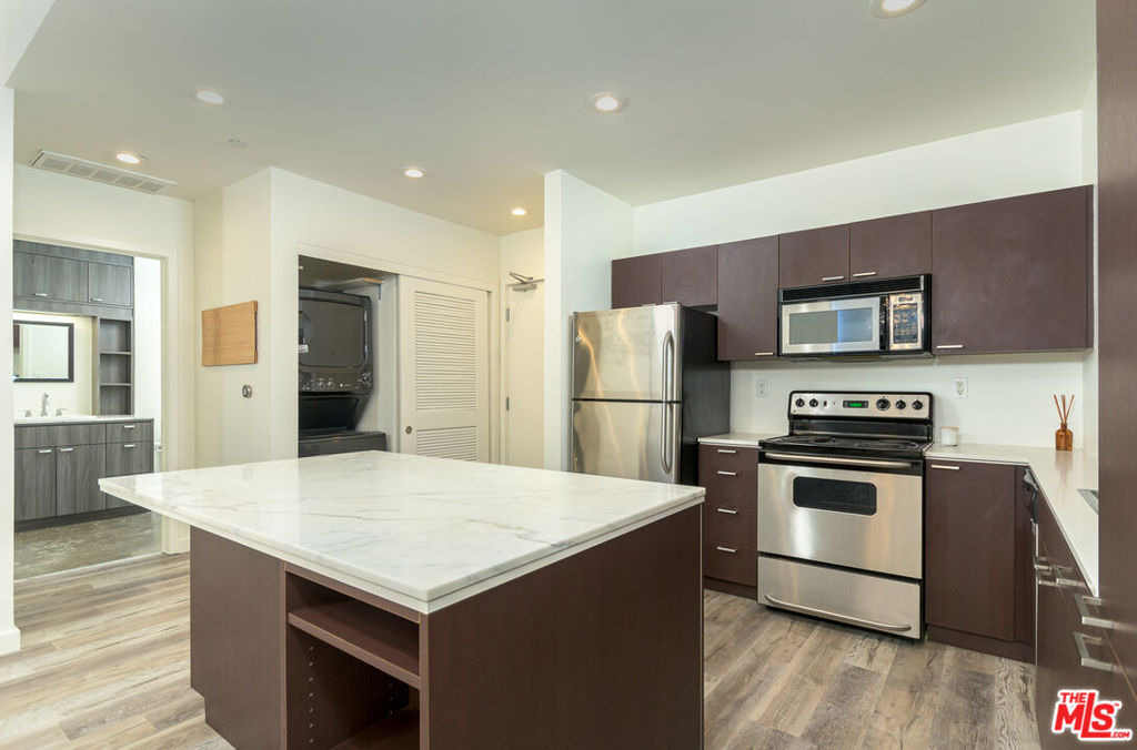 630 W 6th Street - Photo 9