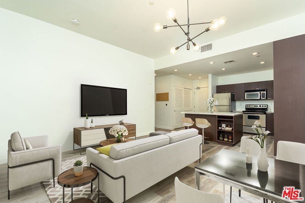 630 W 6th Street - Photo 15