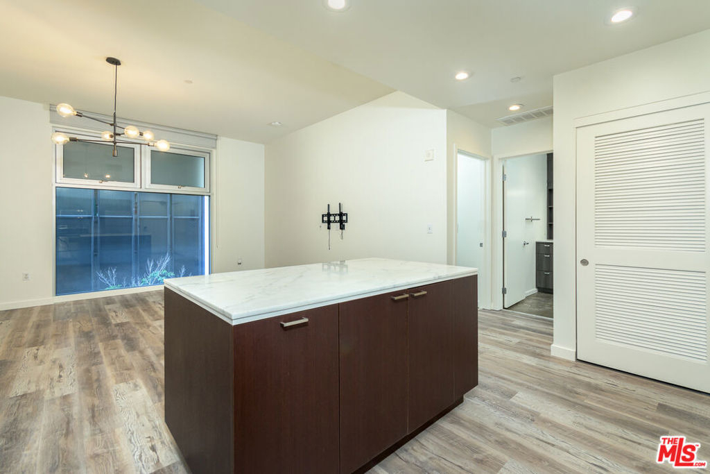 630 W 6th Street - Photo 12