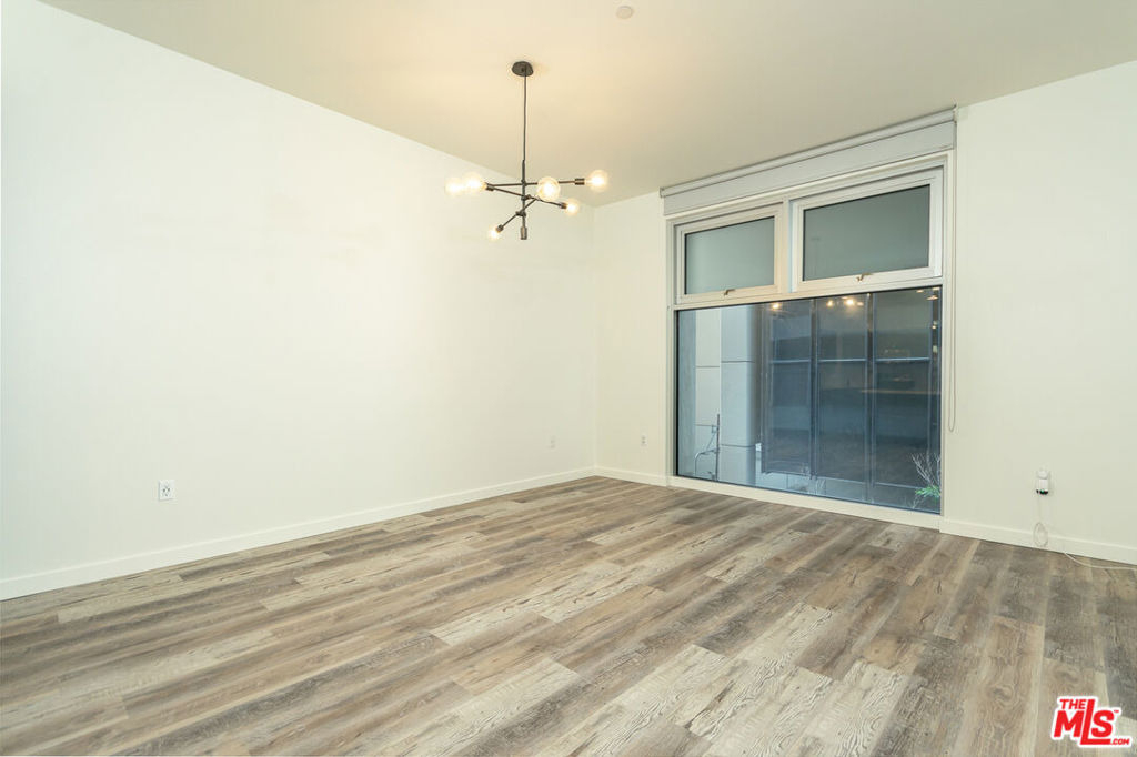 630 W 6th Street - Photo 14