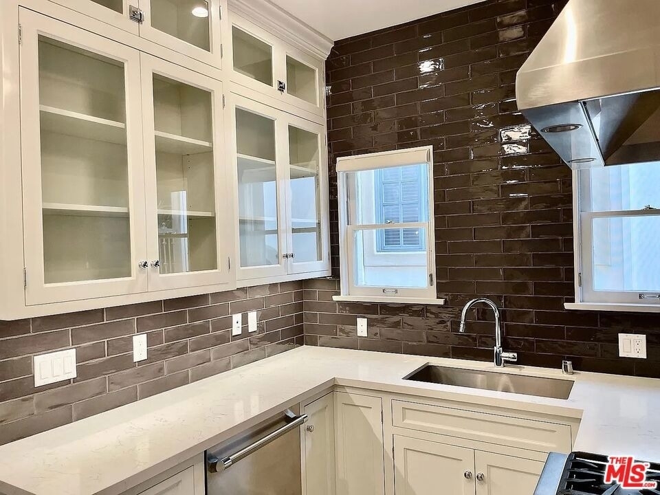 1330 N Harper Avenue - Photo 13