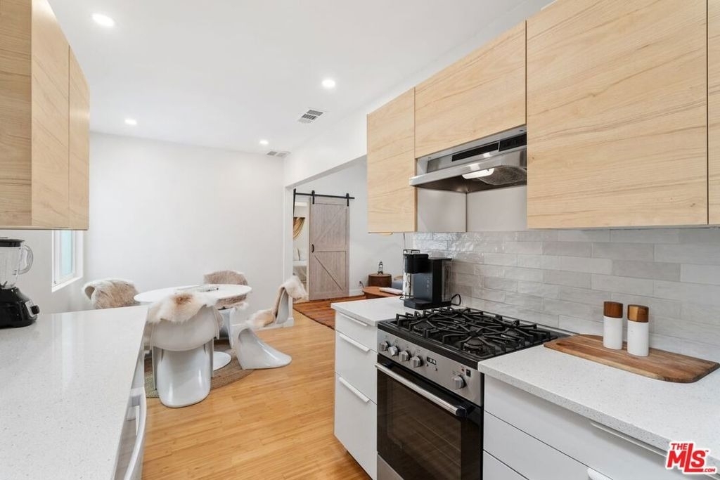 621 Rose Avenue - Photo 9