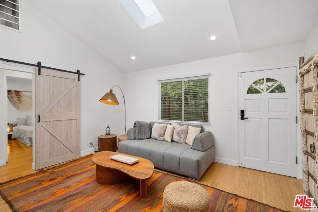 621 Rose Avenue - Photo 2
