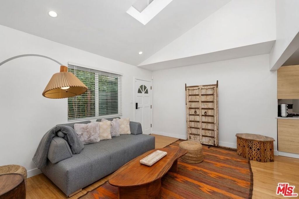 621 Rose Avenue - Photo 3