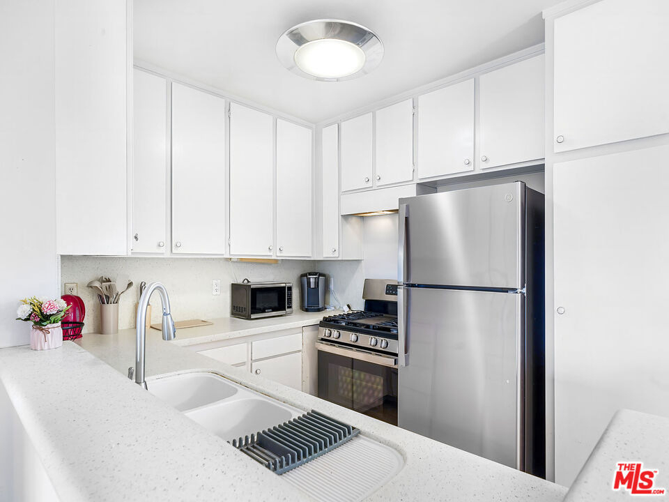 9005 Cynthia Street - Photo 17
