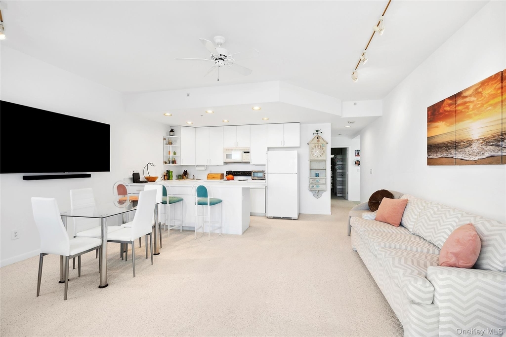 250 Dune Road - Photo 4