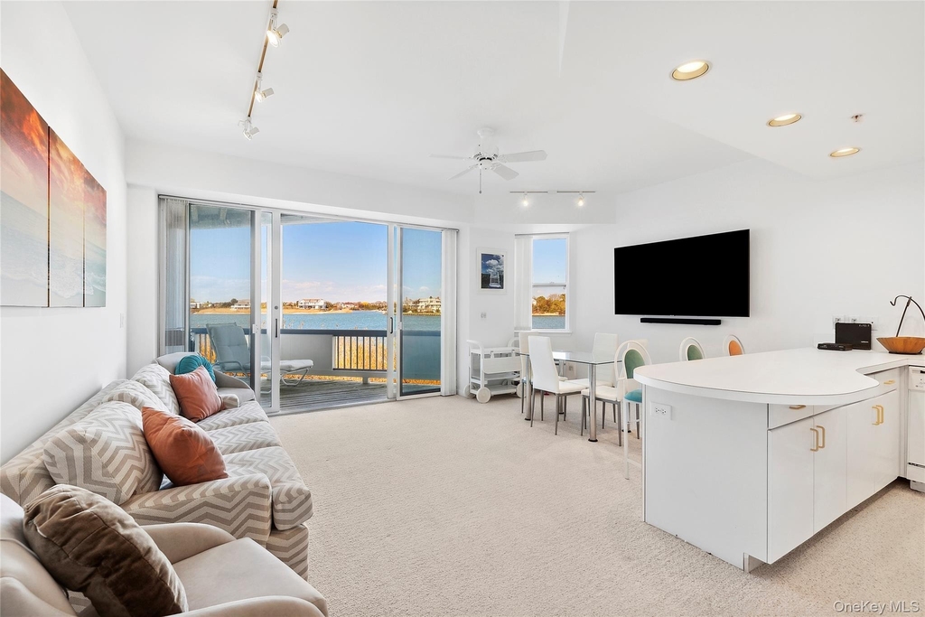 250 Dune Road - Photo 2