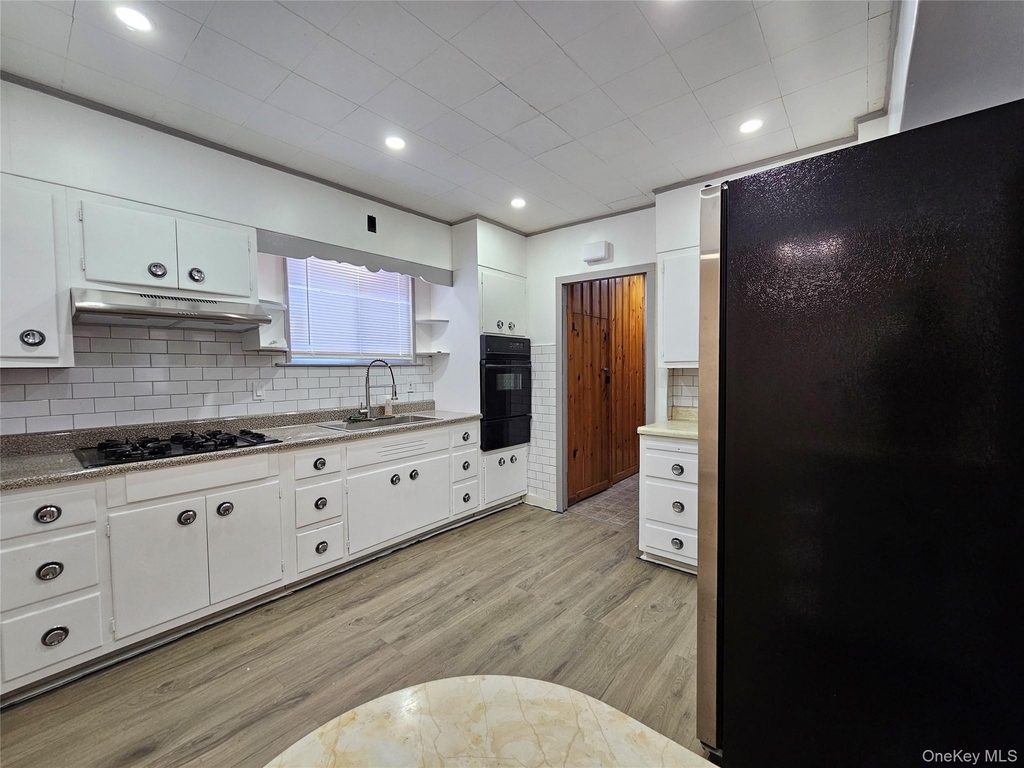 704 Tower Avenue - Photo 3