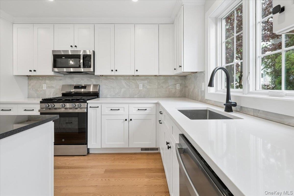 87 Crystal Street - Photo 2