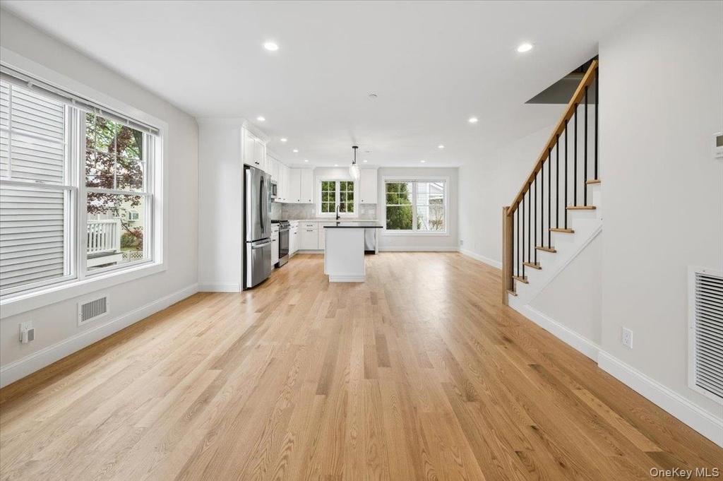 87 Crystal Street - Photo 5