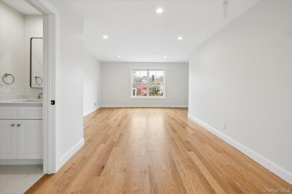 87 Crystal Street - Photo 7