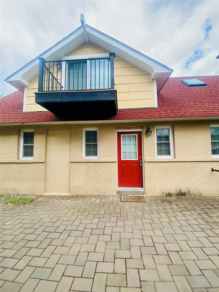 73 Webster Ave - Photo 1