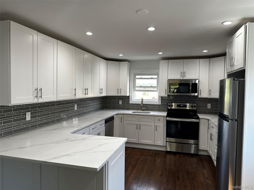 56 Marwood Road N - Photo 1