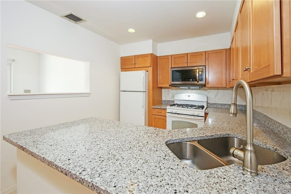599 Midland Avenue - Photo 5