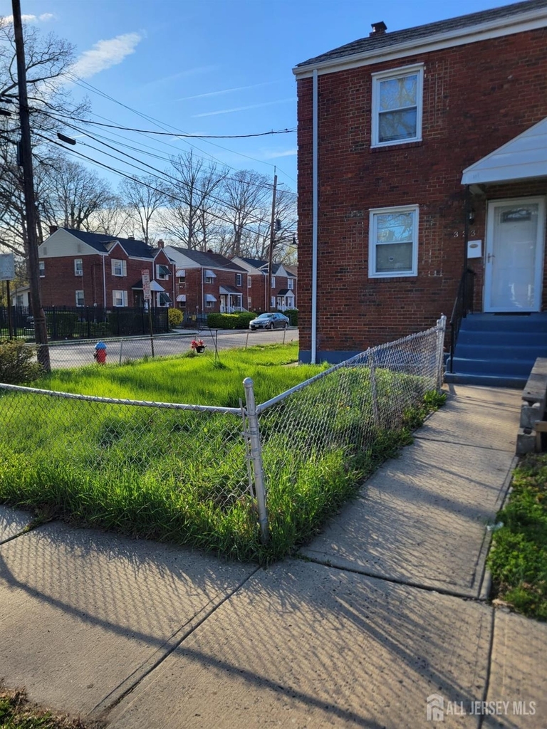 333 Brinton Avenue - Photo 2