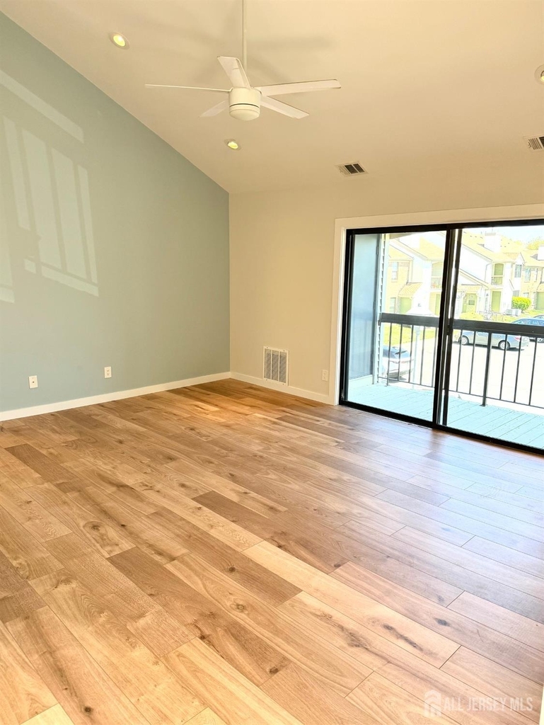 1511 Pebble Place - Photo 4