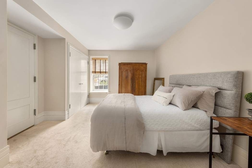 164 E 70th Street - Photo 32