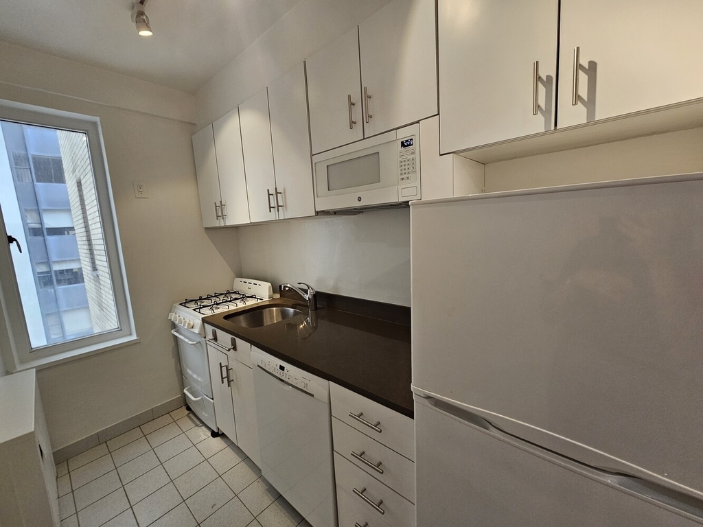 40 Central Park S - Photo 10