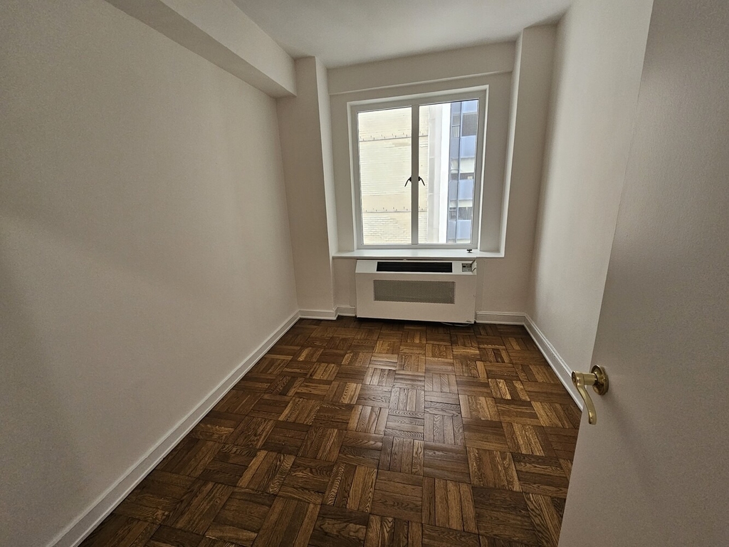 40 Central Park S - Photo 8