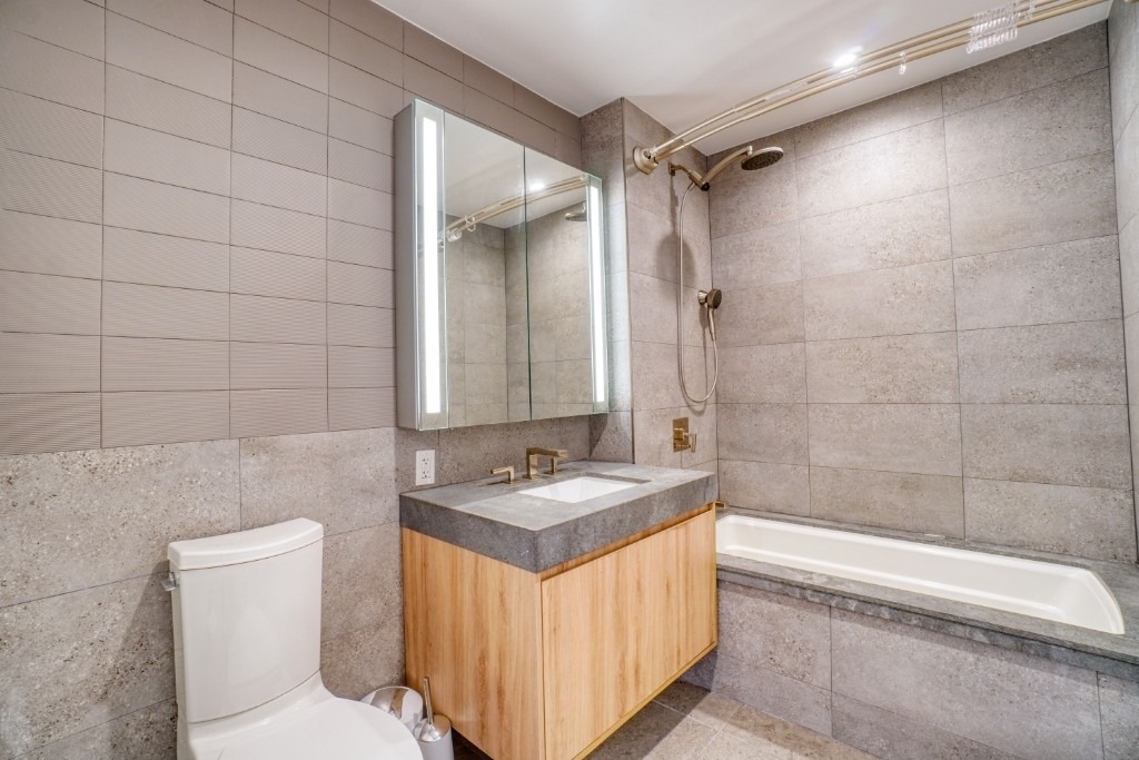 24-16 Queens Plaza S - Photo 6