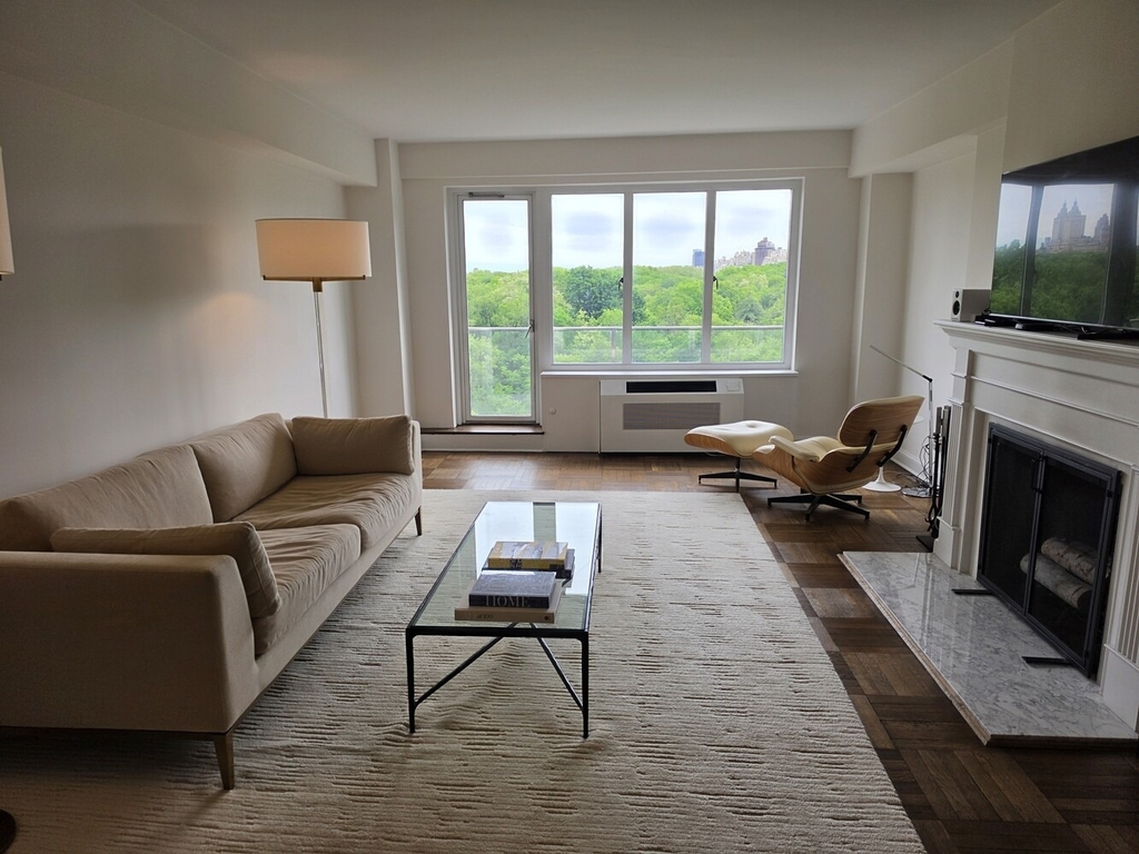 40 Central Park S - Photo 0
