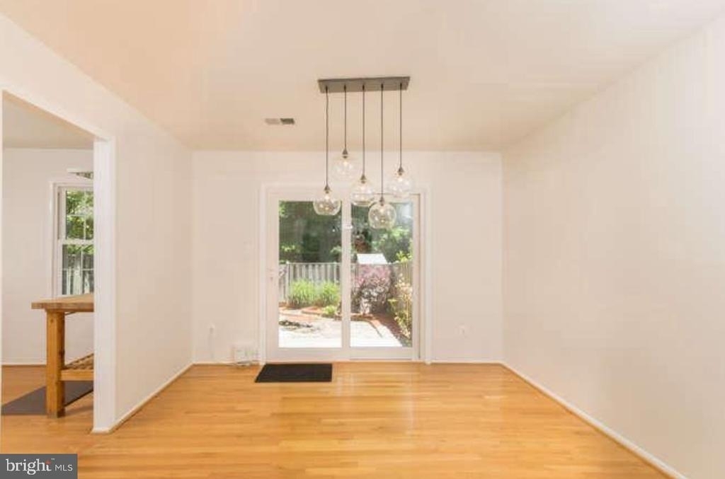 8302 Moline Place - Photo 7